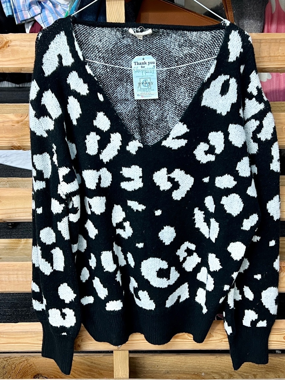 Black & White Leopard-Print V‑Neck Sweater
